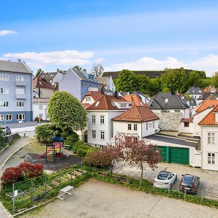 Behind Bryggen - Renovated - Budget Friendly ベルゲン エクステリア 写真