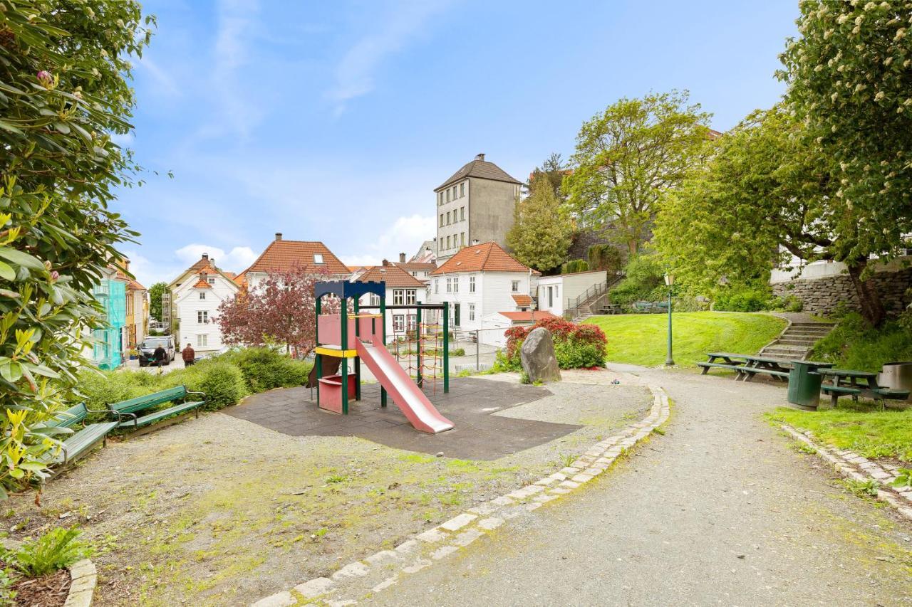 Behind Bryggen - Renovated - Budget Friendly ベルゲン エクステリア 写真