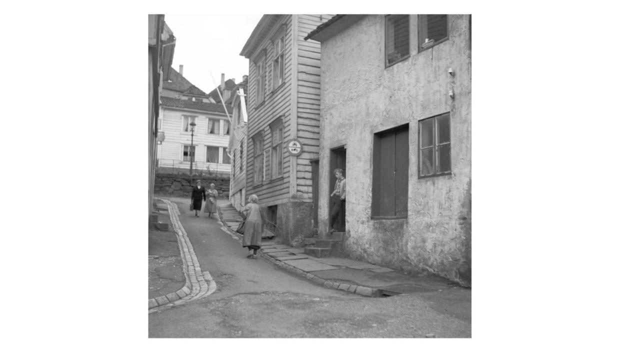 Behind Bryggen - Renovated - Budget Friendly ベルゲン エクステリア 写真