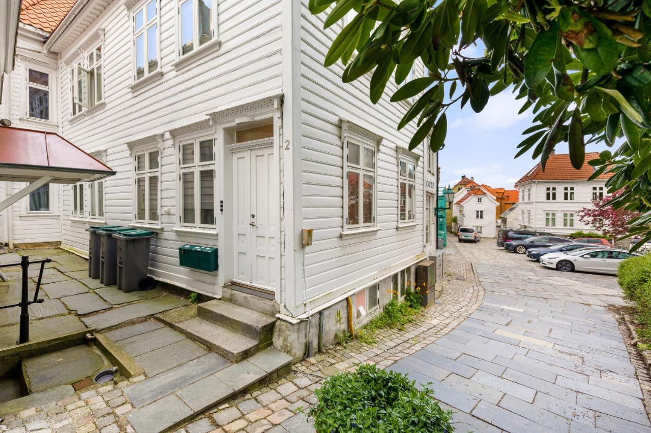 Behind Bryggen - Renovated - Budget Friendly ベルゲン エクステリア 写真